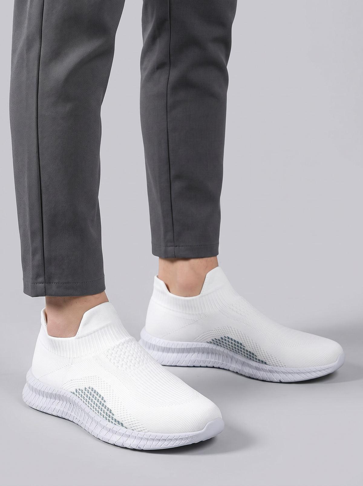 Flex witte instap sneakers gedragen