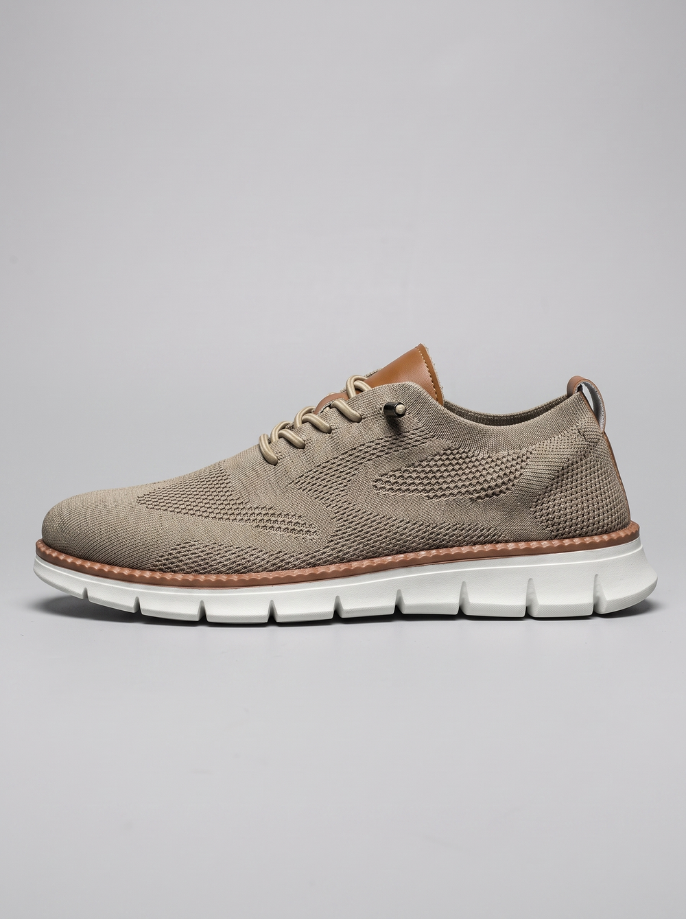 Ortho beige orthopedische sneaker zijaanzicht
