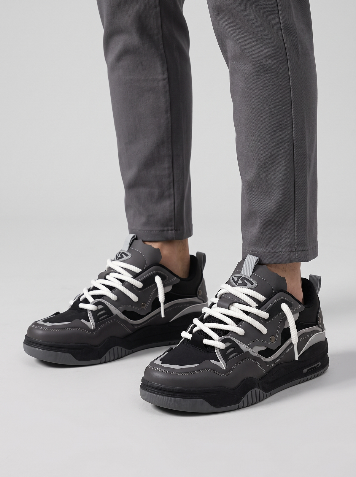 Daily zwarte chunky sneakers gedragen