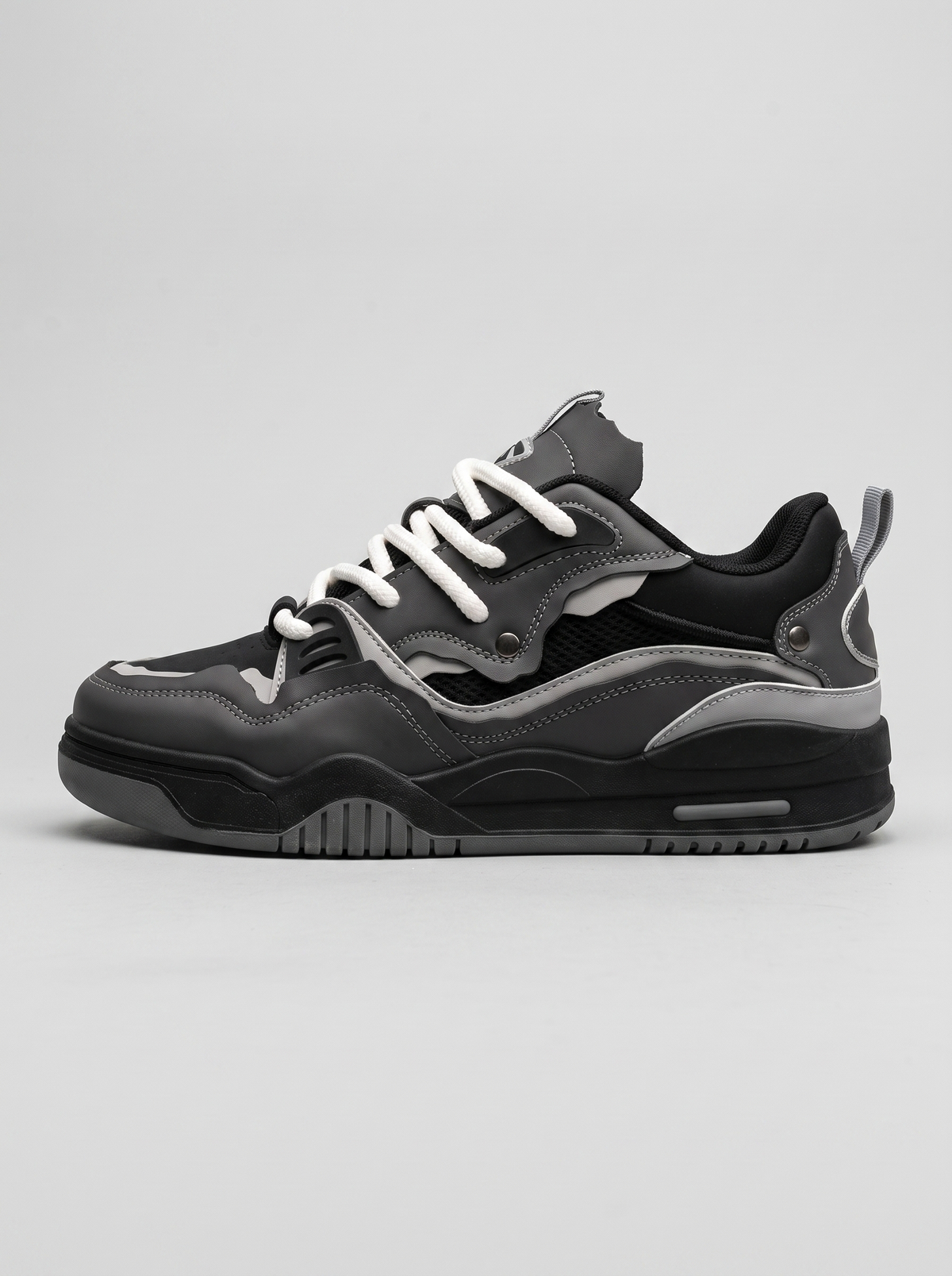 Daily zwarte chunky sneaker zijaanzicht