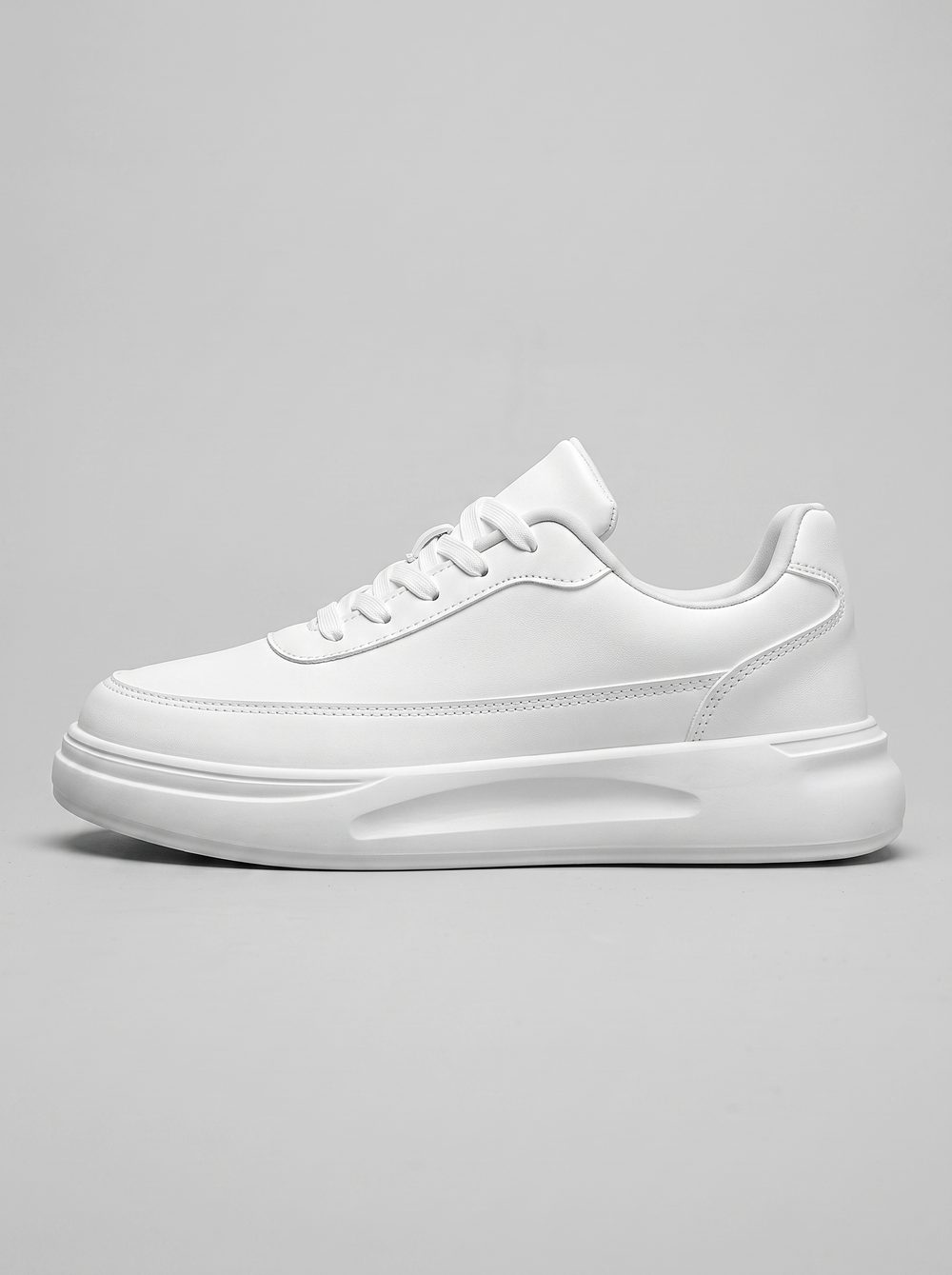 Jog witte sneaker zijaanzicht