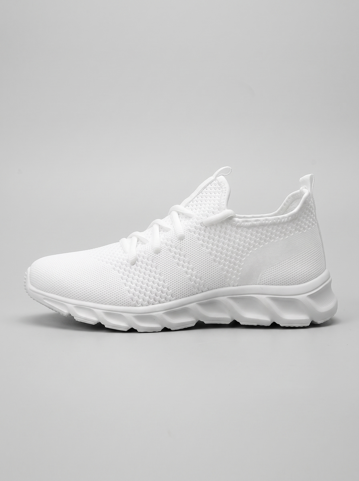 Mesh witte hardloopschoen zijaanzicht