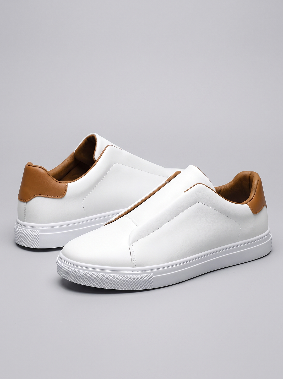 Easy witte leren sneakers paar driekwart