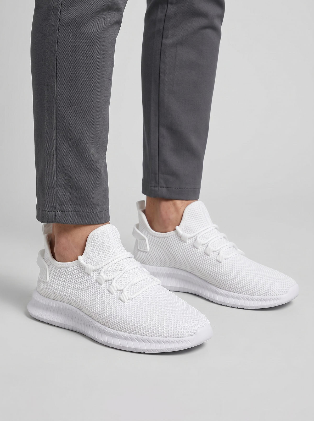 Run witte hardloopschoenen gedragen