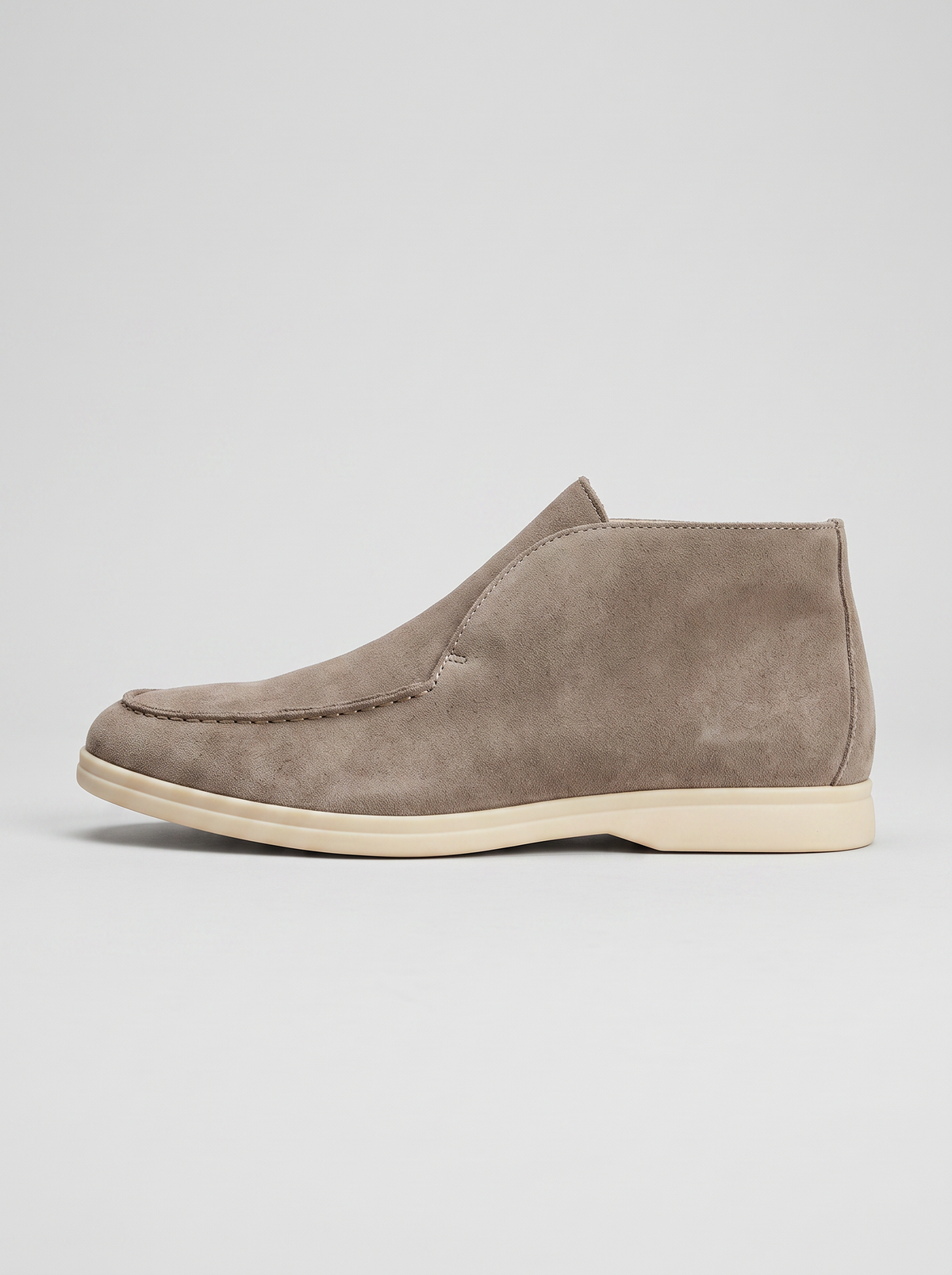 Mariner grijze suede loafer zijaanzicht