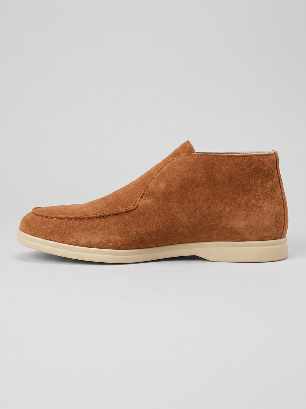 Mariner caramel suede loafer zijaanzicht