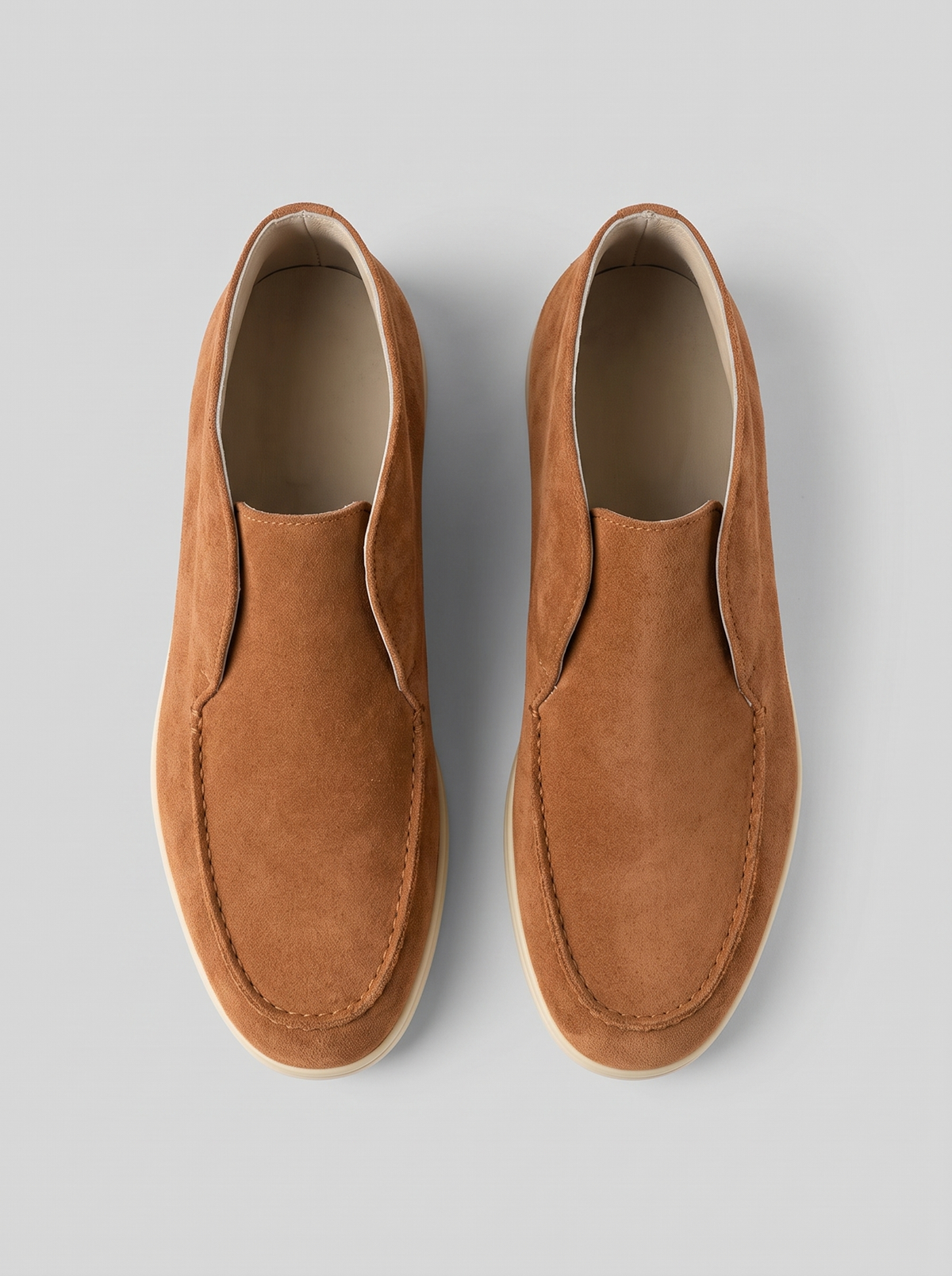 Mariner caramel suede loafers bovenaanzicht
