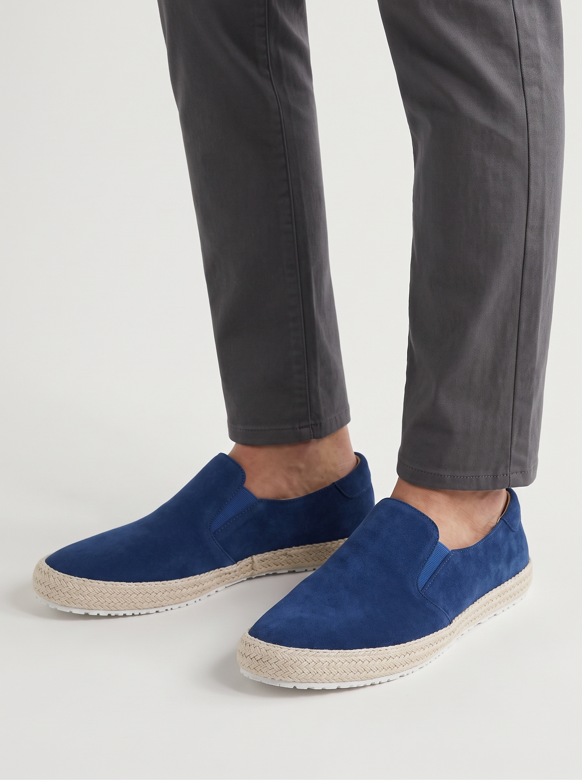 Riviera blauwe suede espadrilles gedragen