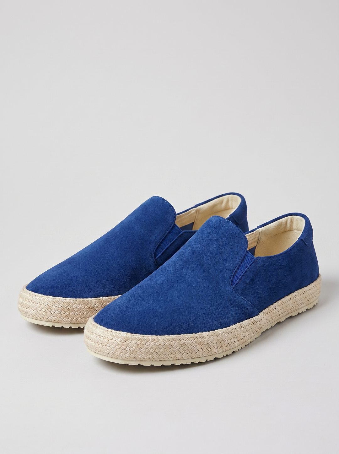 Riviera blauwe suede espadrilles paar driekwart