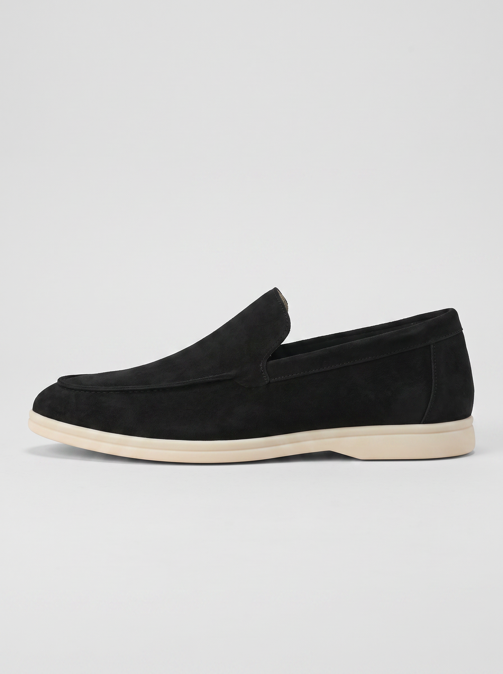 Classic zwarte suede instap loafer zijaanzicht