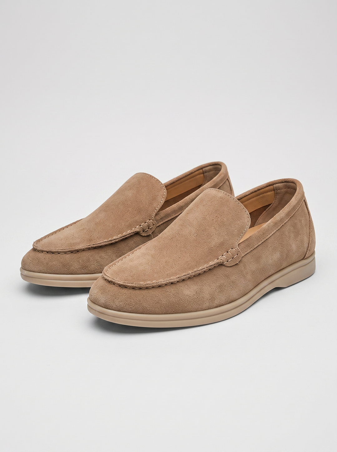 Luxe caramel suede instapschoenen paar driekwart