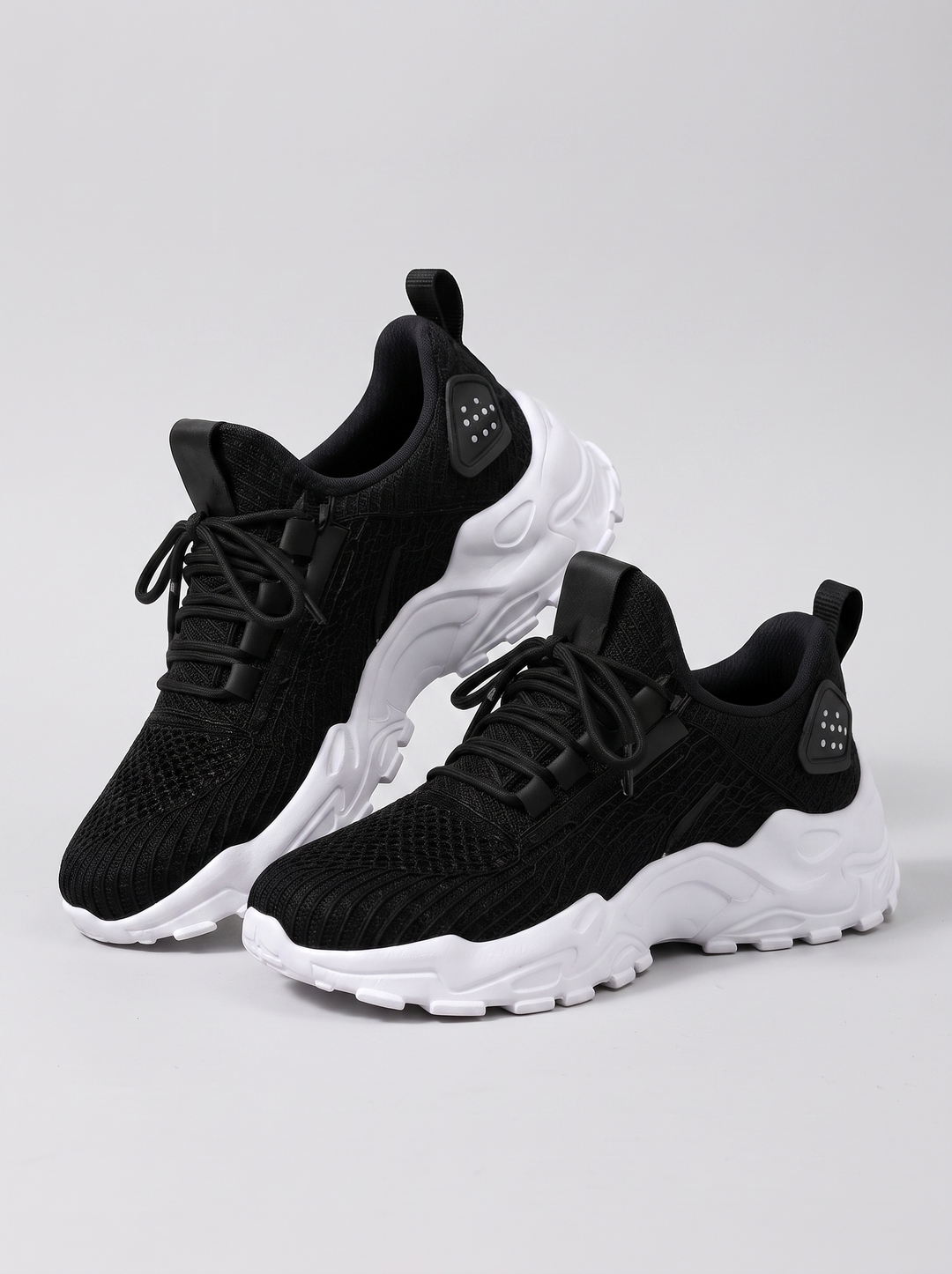 Women's cozy airy sneakers, pair, three-quarter view