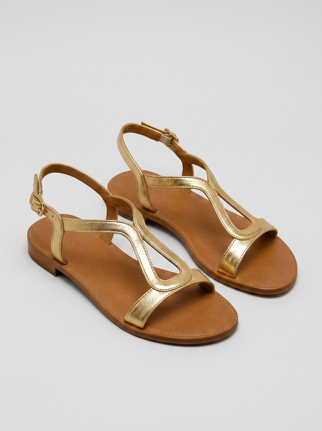Lila women's flat summer sandals, pair, three-quarter view